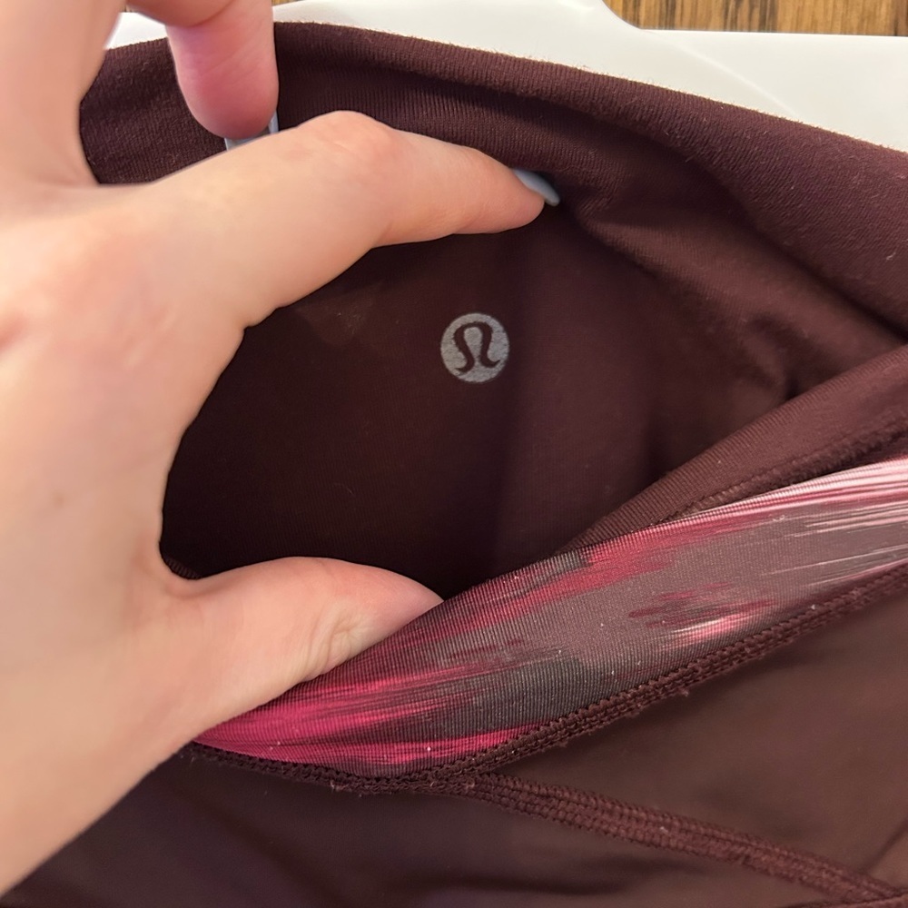 Lululemon Boogie Short Full-On Luon Roll Down Reversible Burgundy Size 10 - Picture 7 of 10